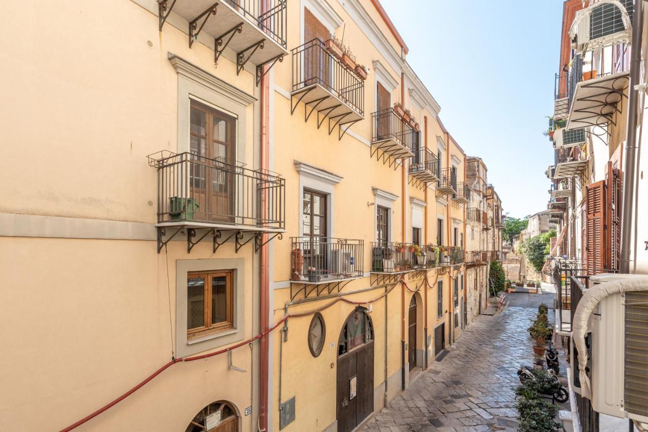 Vetriera 22 * Palermo